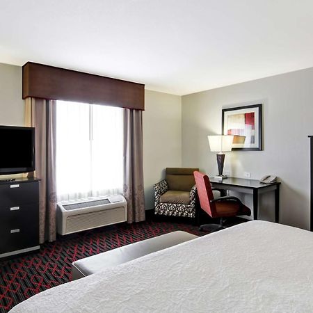 Hampton Inn & Suites Red Deer Penhold Экстерьер фото