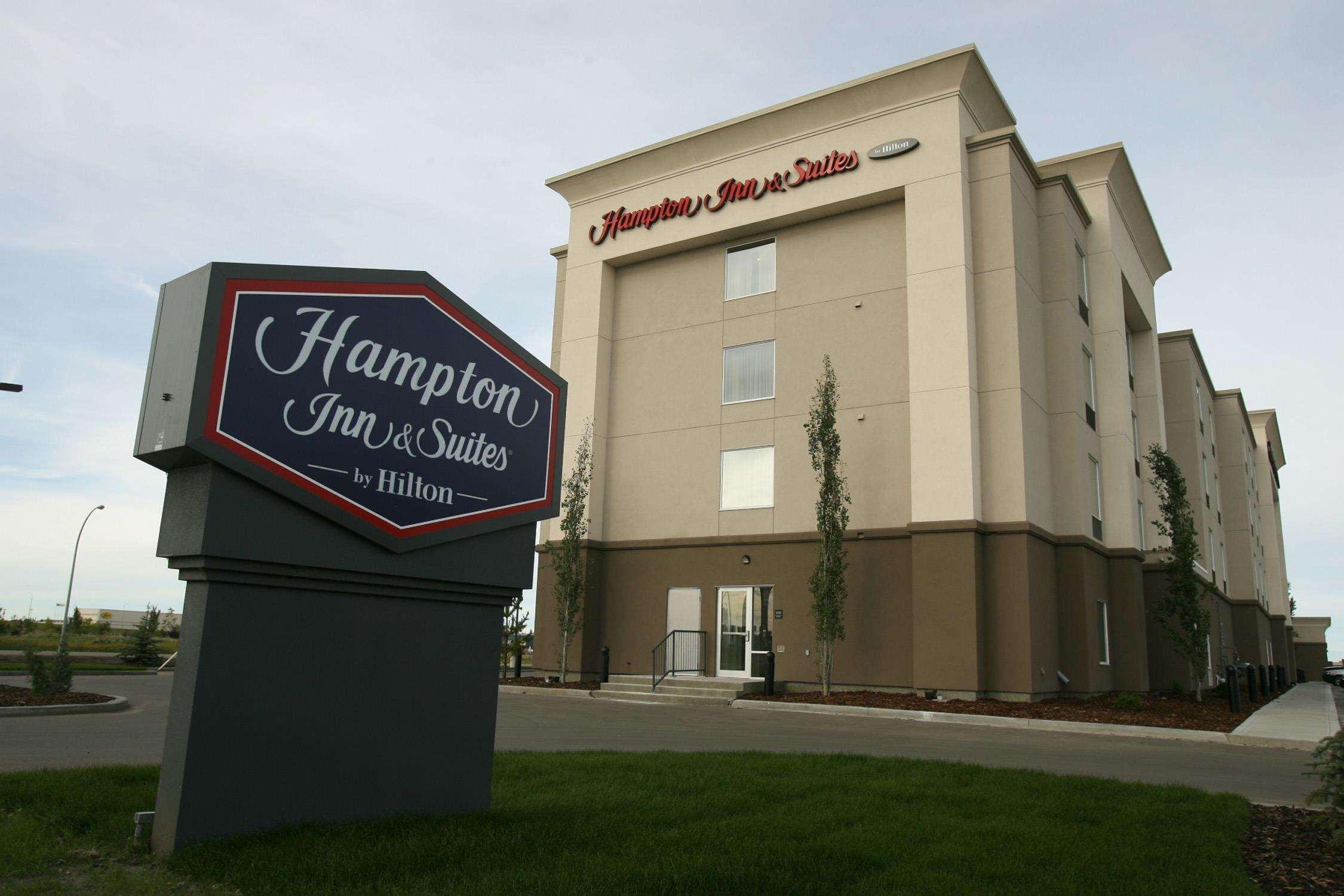 Hampton Inn & Suites Red Deer Penhold Экстерьер фото