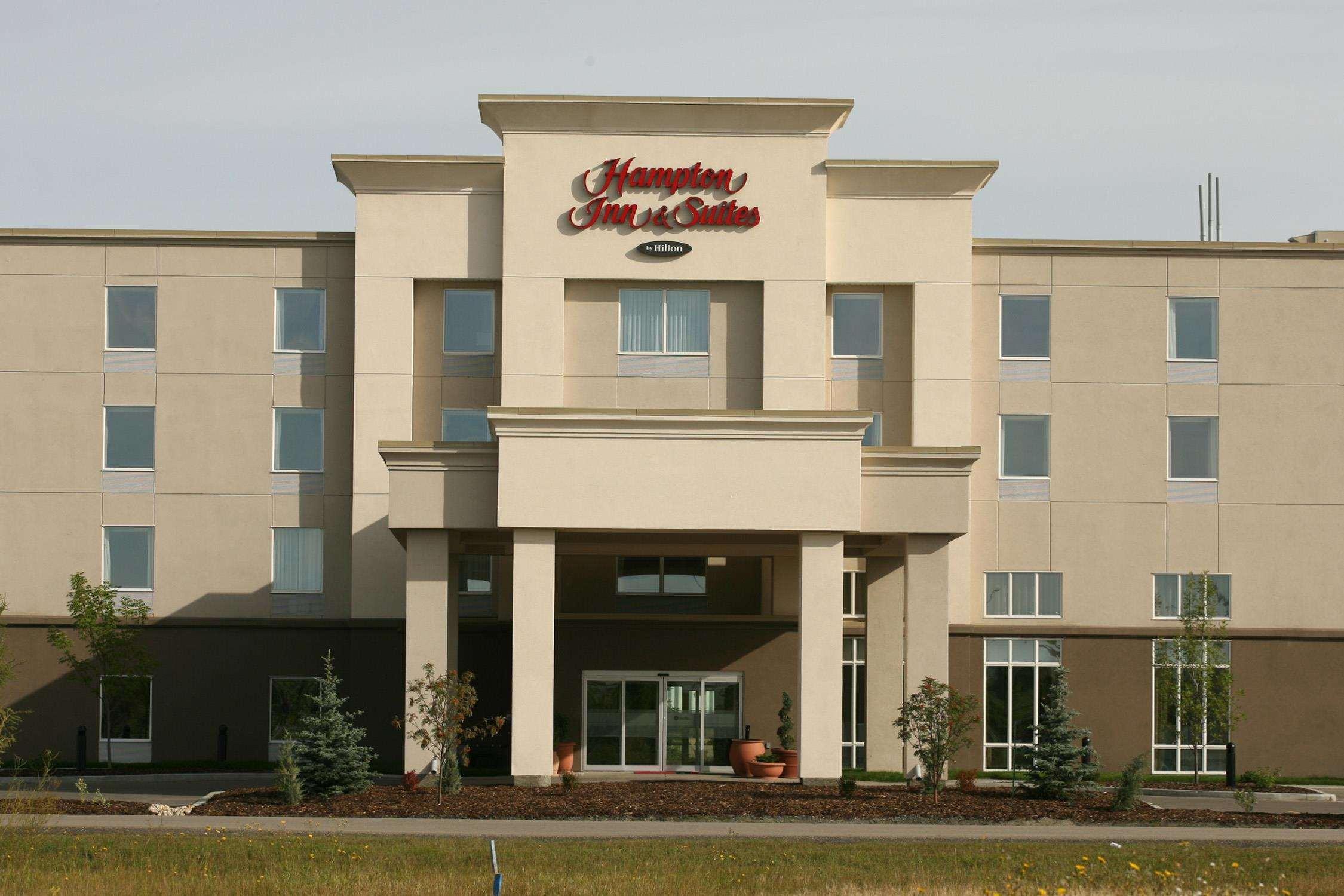 Hampton Inn & Suites Red Deer Penhold Экстерьер фото