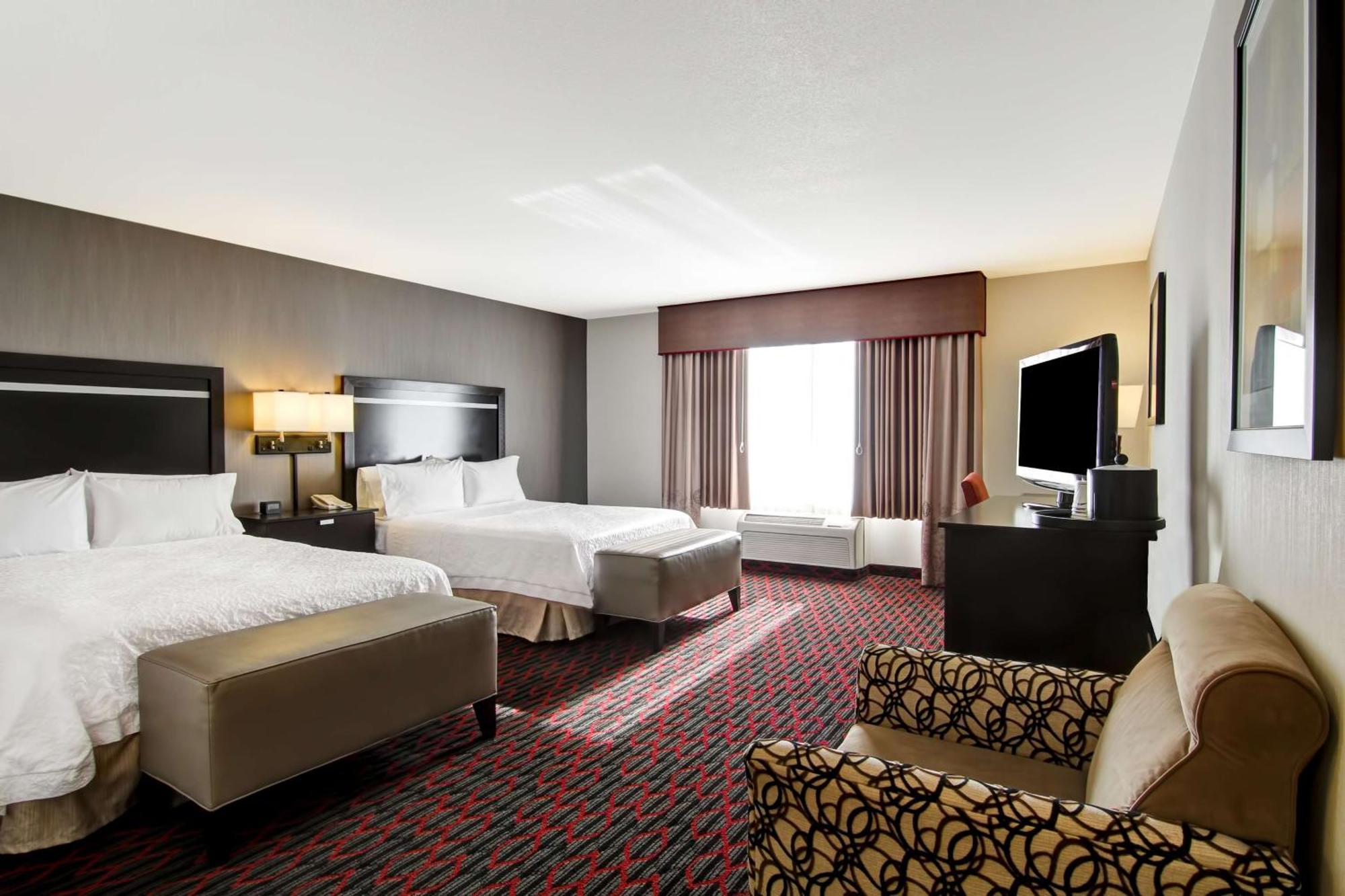 Hampton Inn & Suites Red Deer Penhold Экстерьер фото