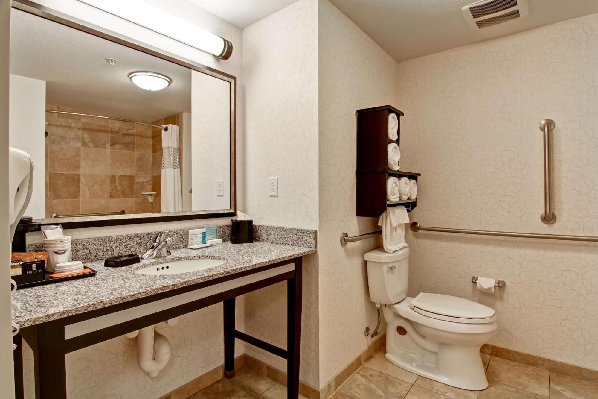 Hampton Inn & Suites Red Deer Penhold Экстерьер фото